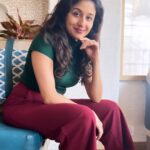 Paridhi Sharma Instagram - Life is what we make it, always has been, always will be.. #green #westernlook #simplyclicked #nomakeuplook #authentic #beoriginal