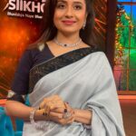 Paridhi Sharma Instagram - You wanna fly, you got to give up the shit that weighs you down... #sari #newlook #thoughts #sikho #educationbasedshow #mindful #freedom #liberation #beyou