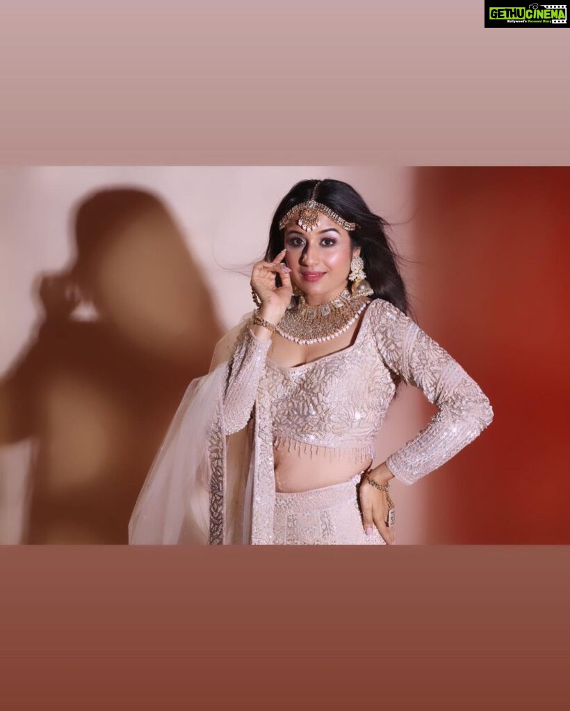 Paridhi Sharma Instagram - I believe in Me 🌸 #photography #ethnicwear #grace #indianlook #pics #insta #modeling #acting Exclusively styled by @styedbymohitkapoor @kapoormohit888 Wearing @frontierphagwara Photography @maanoj77 Hair & Makeup @beautybythebeastt Styling Asst @anitamallik3020 Footwear by @footfuel_ PR @teamgolecha