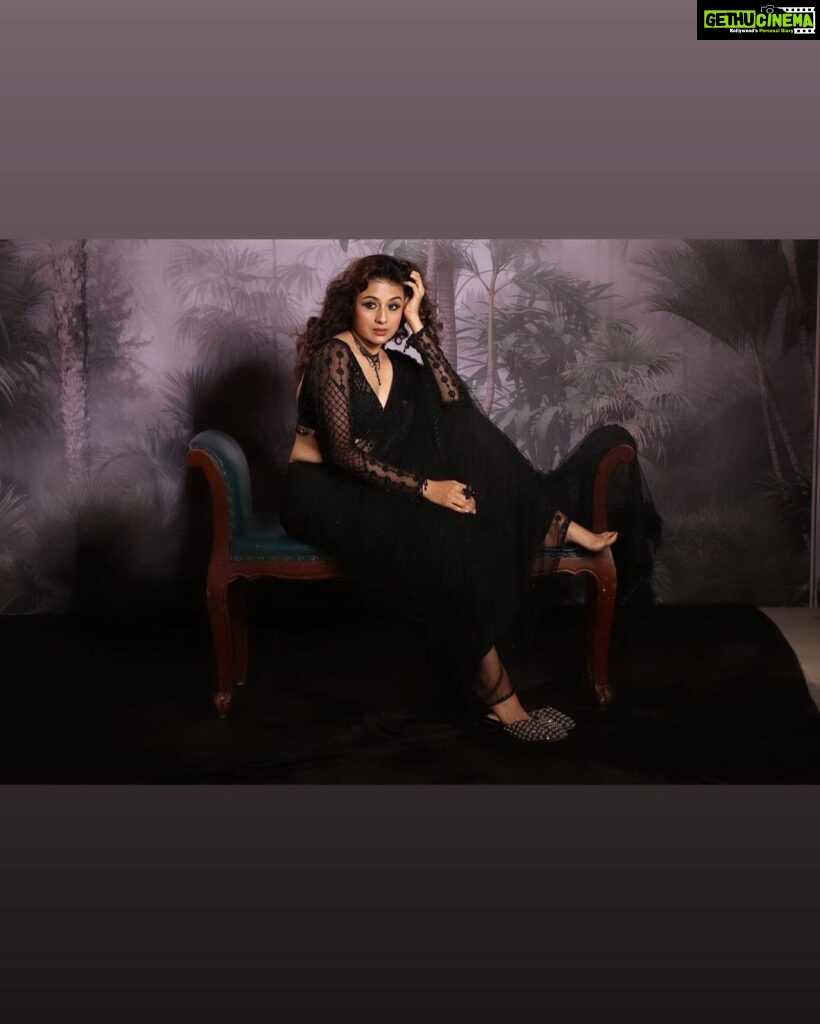 Paridhi Sharma Instagram - I know my worth. I embrace my power. I say if I'm beautiful. I say if I'm strong. You will not determine my story. I will. #power #wisdom #loveyourself #respectyourself #beawoman #realone #blacksari #photoshoot Exclusively styled by @styedbymohitkapoor @kapoormohit888 Wearing @kazi.samira Photography @maanoj77 Hair & Makeup @beautybythebeastt Styling Asst @anitamallik3020 Footwear by @footfuel_ PR @teamgolecha