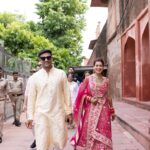 Payal Rohatgi Instagram - Happy Valentine's day to all ❤️🤗 #valentines #gratitude #happiness #sangramsingh #payalrohatgi Taj Mahal, Agra.