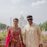 Payal Rohatgi Instagram - Happy Valentine's day to all ❤️🤗 #valentines #gratitude #happiness #sangramsingh #payalrohatgi Taj Mahal, Agra.