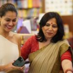 Payal Rohatgi Instagram - You think you know me 🙀 Think again 🙏 With senior advocate Abha ji and her son 🥰 #payalrohatgi #yogasehihoga🧘‍♂️ #ladkihoonladsaktihoon