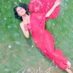 Priyanka Chahar Choudhary Instagram – Iss pyaar bhare mausam me, the raindrops will remind you of your special someone. 💕

#BaarishAaGayiHai by #prateekshasrivastava will be OUT TOMORROW! ☔😍
