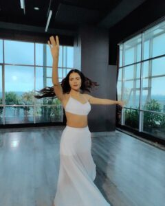 Priyanka Chahar Choudhary Instagram - Flexibility test 🫠

Swipe left to see who made me do it 😬

Swipe left again to see what I really wanna do ☺️

Video: @versatile.saif X @jzee.video.pictures 
Makeup: @garg_kinjal
Hair: @celebsmakeupbysejal 
Outfit: @kamli_fashion

#priyankachaharchoudhary
