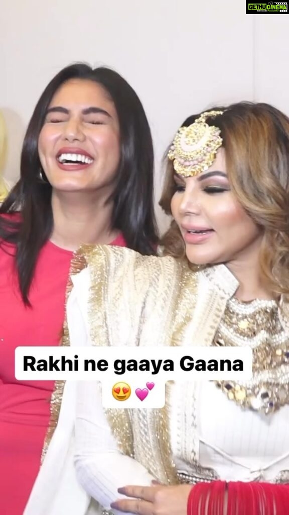 Rakhi Sawant Instagram - She never miss a chance to entertain us 🥰 @rakhisawant2511 #rakhisawant #rakhisawanth #bollywood #reelsinstagram #reelsvideo #reelsviral #trending