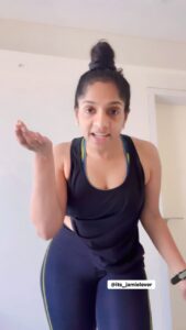 Rakhi Sawant Instagram - Kajal theek lag raha hai?? @rakhisawant2511 

#jamielever