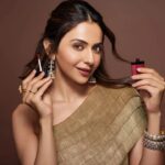 Rakul Preet Singh Instagram - Is shaadi ke season mein, get a picture perfect pout with Coloressence Intense Liquid Lip Colors, which give a matte finish and 9-hour stay. . #rakulxcoloressence #festivewithcoloressence #shaadikaseason