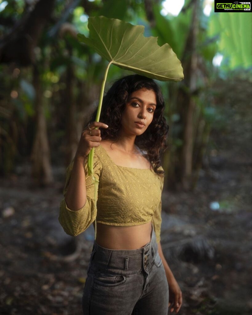 Roshini Haripriyan Instagram - Thanga Thaamarai 🤍 Photography @irst_photography #roshniharipriyan #green #nature Chennai, India