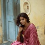 Roshini Haripriyan Instagram – மாலை நேரத்து மயக்கம் 🤍

📷 @navin.appu 

#roshniharipriyan #retro #asthetic #saree #love Chennai, India