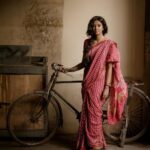 Roshini Haripriyan Instagram - Travelling back in time ♥️ Photography @navin.appu #roshniharipriyan #retro #feelgood #love
