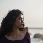 Roshini Haripriyan Instagram – வானம் வசப்படும் ✨ 

📷 @azhar_dop 

#roshniharipriyan #dreamy #beach