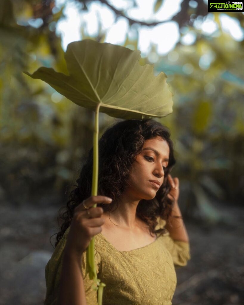 Roshini Haripriyan Instagram - Thanga Thaamarai 🤍 Photography @irst_photography #roshniharipriyan #green #nature Chennai, India