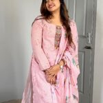 Shaalin Zoya Instagram - 🌸🌸🌸 Wearing mom’s churidar and also clicked by mom @amaalsaira3 Panampilly Nagar