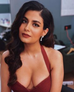 Shreya Dhanwanthary Instagram - एक गुलाबी शाम with #yummyamini 
.
@rajanddk @d2r_films @netflix_in @costumesbyneha @taskeen_c @jyoti.mandre_makeover @bazziinngaaa