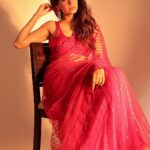 Shreya Dhanwanthary Instagram - Gulaab Loading… . For the Guns & Gulaabs premiere @netflix_in @rajanddk @d2r_films @iamsumankumar @manishamakwana18 #yummyamini . Photographed by @sjframes Styled by @bharati_kokane Hair & Makeup by @makeupnhairbyankita Wearing @sawangandhiofficial Jewels @akulyajewels @tsaraofficial