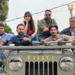 Shreya Dhanwanthary Instagram - The OG Guns with their Gun & Gulaab . @rajanddk @d2r_films @netflix_in @iamsumankumar @dqsalmaan @vivek.daschaudhary @costumesbyneha @manishamakwana18 #yummyamini