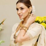 Smriti Khanna Instagram - Celebrating love! 🪷 Madhu x Ira Saree @sacredweaves MUA @makeupbysurbhik Hair @hairbykhushimehta Bag @adorabyankita 📸 @vaishnavcreation JW Marriott Mumbai Juhu