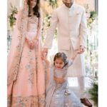 Smriti Khanna Instagram - Some favourites from the wedding day My outfit @houseofneetalulla Makeup @raveen_anand Anayka’s outfit @the.adorbss Gautam’s outfit @abujanisandeepkhosla Decor @eventfullyyoursdesign The Leela Palace New Delhi