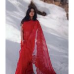 Soundariya Nanjundan Instagram - ❤️ 📸 - @karthikha_photography ✨- @_dharun_eevin_ @ranjith_ranil Saree- @hafsaaddotcom Styling- @neelam_stylist ❤️ ❤️ ❤️ ❤️ ❤️ ❤️ #soundariyananjundan #kashmir #gulmarg #photoshoot #instagram #photo #outfit #trending #india #destination #snow #winter #nature #mountains #photography #travel #mountain #love #naturephotography #winterwonderland #photooftheday #cold #snowday #instagood #adventure #travelphotography #ice #picoftheday #beautiful #sky