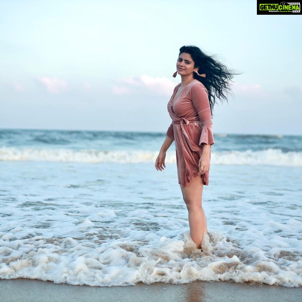 Soundariya Nanjundan Instagram - Letting the sea breeze transport me to a place of tranquility and serenity 🌊 . 📸- @crackjackphotography 🌊 🌊 🌊 🌊 🌊 🌊 #soundariyananjundan #beach #travel #summer #sea #nature #photography #sunset #love #beachlife #ocean #photooftheday #instagood #beautiful #vacation #travelphotography #picoftheday #sky #instagram #beachvibes #travelgram #waves #photo #sand #fashion #like #naturephotography #surf #instagood #instagram #followforfollowback #likesforlike Sea Side