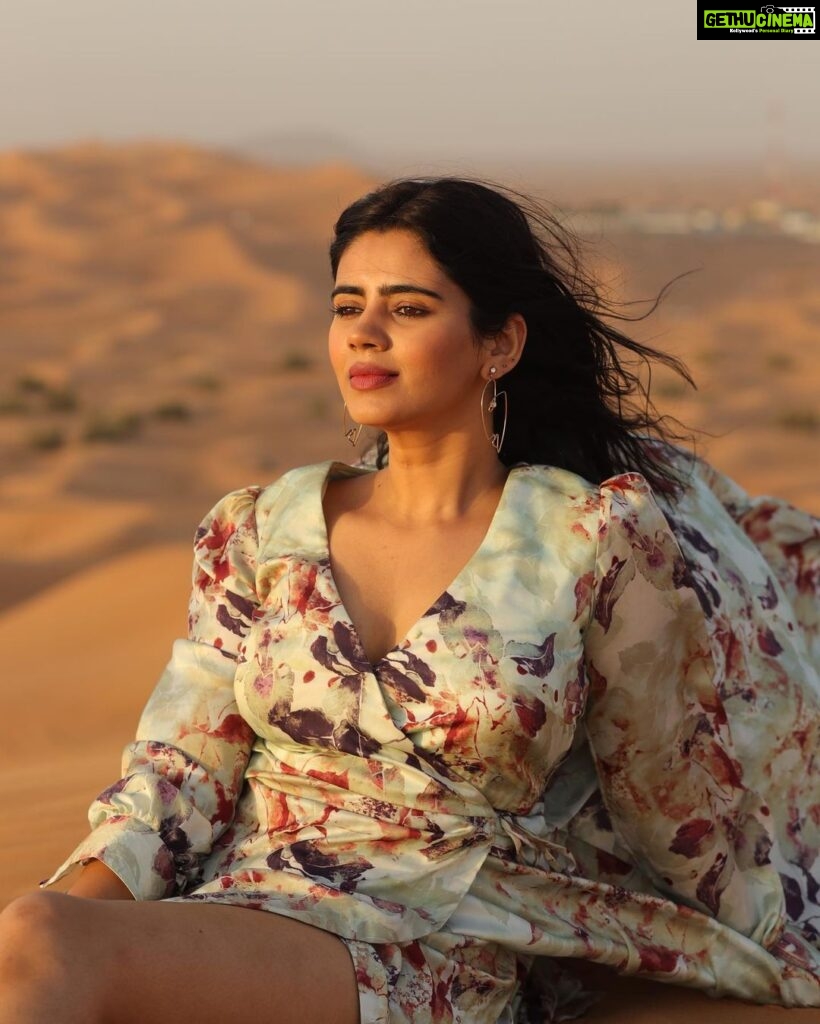 Soundariya Nanjundan Instagram - Sunset 🏜️> Magical Glow 🌞 🏜️ 📸 - @bhoopalm_official Outfit- @sankalptheboutique #styledbyme ✨ 🏜️ 🏜️ 🏜️ 🏜️ 🏜️ #soundariyananjundan #desert #travel #nature #photography #desertlife #travelphotography #adventure #love #landscape #sunset #dubai #photooftheday #instagood #sahara #instagram #art #travelgram #sand #explore #uae #naturephotography #uae #instagood #mountains #dubaidesert #instalike #desertvibes #fashion #fashionblogger #photooftheday #photography #instagood #instalike #likesforlike Dubai Desert