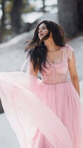 Soundariya Nanjundan Instagram - Trapped in a Snowy Dream ❄️ Frozen in Time: A Dream of a Girl Lost in a Snowy Maze 🌸 📸 - @karthikha_photography 🎥- @styl_by_prathi ✂️- @nidhin_prem Assist- @ranjith_ranil Styling- @neelam_stylist 🌸 🌸 🌸 🌸 🌸 #soundariyananjundan #kashmir #gulmarg #cinderella #instagram #reels #reelsinstagram #trending #india #destination #snow #winter #nature #mountains #photography #travel #mountain #love #naturephotography #winterwonderland #photooftheday #cold #snowday #instagood #adventure #travelphotography #ice #picoftheday #beautiful #sky Kashmir A Heaven On Earth