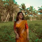 Soundariya Nanjundan Instagram - சௌந்தர்யா 🧡 🍂 📸 - @bhoopalm_official Half saree- @ekantastudio 🍂 🍂 🍂 🍂 🍂 🍂 #soundariyananjundan #kumbakonam #tamilnadu #instagram #instagood #outfit #indian #halfsaree #saree #lehenga #sareelove #sarees #halfsarees #pattusaree #halfsareelove #sareesofinstagram #fashion #traditional #blouse #sareeblouse #ethnicwear #lehengacholi #sareelovers #sareedraping #pattu #lehanga #pattupavadai #pattulehenga #dupatta #sareefashion Kumbakonam/கும்பகோணம்