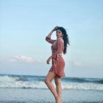 Soundariya Nanjundan Instagram – Let the sea set you free 👣
.
Salty kisses > sandy toes 

📸- @crackjackphotography 

🌊 

🌊

🌊 

🌊 

🌊 

🌊 

#soundariyananjundan 
#beach #travel #summer #sea #nature #photography #sunset #love #beachlife #ocean  #photooftheday #instagood #beautiful #vacation #travelphotography  #picoftheday #sky #instagram #beachvibes  #travelgram #waves #photo #sand #fashion #like #naturephotography #surf #instagood #instagram #followforfollowback #likesforlike Somewere In The World :)