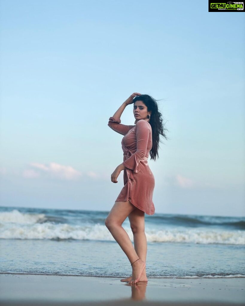 Soundariya Nanjundan Instagram - Let the sea set you free 👣 . Salty kisses > sandy toes 📸- @crackjackphotography 🌊 🌊 🌊 🌊 🌊 🌊 #soundariyananjundan #beach #travel #summer #sea #nature #photography #sunset #love #beachlife #ocean #photooftheday #instagood #beautiful #vacation #travelphotography #picoftheday #sky #instagram #beachvibes #travelgram #waves #photo #sand #fashion #like #naturephotography #surf #instagood #instagram #followforfollowback #likesforlike Somewere In The World :)