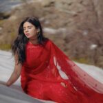 Soundariya Nanjundan Instagram - When you're all dressed up for 'Tum Kya Mile' song but your Ranveer Singh is nowhere to be found🤭 ❤️ 📸 - @karthikha_photography ✨- @_dharun_eevin_ @ranjith_ranil Saree- @hafsaaddotcom Styling- @neelam_stylist ❤️ ❤️ ❤️ ❤️ ❤️ ❤️ #soundariyananjundan #kashmir #gulmarg #photoshoot #instagram #photo #outfit #trending #india #destination #snow #winter #nature #mountains #photography #travel #mountain #love #naturephotography #winterwonderland #photooftheday #cold #snowday #instagood #adventure #travelphotography #ice #picoftheday #beautiful #sky