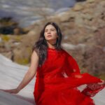 Soundariya Nanjundan Instagram - When you're all dressed up for 'Tum Kya Mile' song but your Ranveer Singh is nowhere to be found🤭 ❤️ 📸 - @karthikha_photography ✨- @_dharun_eevin_ @ranjith_ranil Saree- @hafsaaddotcom Styling- @neelam_stylist ❤️ ❤️ ❤️ ❤️ ❤️ ❤️ #soundariyananjundan #kashmir #gulmarg #photoshoot #instagram #photo #outfit #trending #india #destination #snow #winter #nature #mountains #photography #travel #mountain #love #naturephotography #winterwonderland #photooftheday #cold #snowday #instagood #adventure #travelphotography #ice #picoftheday #beautiful #sky