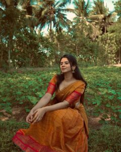 Soundariya Nanjundan Instagram - சௌந்தர்யா 🧡

🍂

 📸 - @bhoopalm_official 
Half saree- @ekantastudio 

🍂

🍂 

🍂

🍂 

🍂 

🍂 

#soundariyananjundan #kumbakonam #tamilnadu #instagram #instagood #outfit #indian #halfsaree #saree #lehenga #sareelove #sarees #halfsarees #pattusaree #halfsareelove #sareesofinstagram #fashion  #traditional #blouse #sareeblouse #ethnicwear #lehengacholi #sareelovers #sareedraping #pattu #lehanga  #pattupavadai #pattulehenga  #dupatta #sareefashion
