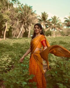 Soundariya Nanjundan Instagram - சௌந்தர்யா 🧡

🍂

 📸 - @bhoopalm_official 
Half saree- @ekantastudio 

🍂

🍂 

🍂

🍂 

🍂 

🍂 

#soundariyananjundan #kumbakonam #tamilnadu #instagram #instagood #outfit #indian #halfsaree #saree #lehenga #sareelove #sarees #halfsarees #pattusaree #halfsareelove #sareesofinstagram #fashion  #traditional #blouse #sareeblouse #ethnicwear #lehengacholi #sareelovers #sareedraping #pattu #lehanga  #pattupavadai #pattulehenga  #dupatta #sareefashion