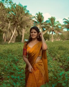 Soundariya Nanjundan Instagram - சௌந்தர்யா 🧡

🍂

 📸 - @bhoopalm_official 
Half saree- @ekantastudio 

🍂

🍂 

🍂

🍂 

🍂 

🍂 

#soundariyananjundan #kumbakonam #tamilnadu #instagram #instagood #outfit #indian #halfsaree #saree #lehenga #sareelove #sarees #halfsarees #pattusaree #halfsareelove #sareesofinstagram #fashion  #traditional #blouse #sareeblouse #ethnicwear #lehengacholi #sareelovers #sareedraping #pattu #lehanga  #pattupavadai #pattulehenga  #dupatta #sareefashion