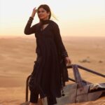 Soundariya Nanjundan Instagram - Black and the desert: a striking contrast of colors 🖤 🐪 📸- @bhoopalm_official 🐪 🐪 🐪 🐪 🐪 🐪 #soundariyananjundan #desert #travel #nature #photography #desertlife #travelphotography #adventure #instalike #love #instadaily #sunset #dubai #photooftheday #instagood #sahara #instagood #followforfollowback #art #travelgram #sand #explore #naturephotography #uae #model #mountains #wanderlust #photo #instagram #desertvibes
