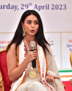 Soundarya Sharma Instagram - चाँदनी Returns moment again 🤍🕊️ with an 🏅🏆 ☺️ 
#StreeShaktiRashtriyaPuruskar 2023 
.
.
.
Styled by: @nidhikurda