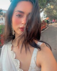 Soundarya Sharma Instagram - चाँदनी Returns moment again 🤍🕊️ with an 🏅🏆 ☺️ 
#StreeShaktiRashtriyaPuruskar 2023 
.
.
.
Styled by: @nidhikurda