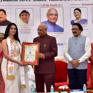 Soundarya Sharma Instagram - It is my honour and privilege to receive the prestigious Stree Shakti Rashtriya Puruskar at the governor’s house by the Honorable Governor of Maharashtra! मैं इस अवार्ड को बहुत प्राथमिकता देती हूँ।और इस सम्मान को नतमस्तक होकर स्वीकार करती हूँ ।मैं धन्यवाद देती हूँ H.E. Governor Of Maharashtra, Shri Ramesh Bais जी और Suryadutta group of institutes के chairman Dr. Sanjay B. Choradiya जी का, जिन्होंने मुझे #StreeShaktiRashtriyaPuruskar -2023 से सम्मानित किया। मैं कोशिश करूँगी की इसके साथ जो मुझे उत्तरदायित्व मिला है, उसे मैं बखूबी निभाऊँ।🙏😍