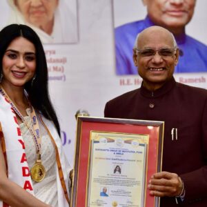 Soundarya Sharma Instagram - It is my honour and privilege to receive the prestigious Stree Shakti Rashtriya Puruskar at the governor’s house by the Honorable Governor of Maharashtra! मैं इस अवार्ड को बहुत प्राथमिकता देती हूँ।और इस सम्मान को नतमस्तक होकर स्वीकार करती हूँ ।मैं धन्यवाद देती हूँ H.E. Governor Of Maharashtra, Shri Ramesh Bais जी और Suryadutta group of institutes के chairman Dr. Sanjay B. Choradiya जी का, जिन्होंने मुझे #StreeShaktiRashtriyaPuruskar -2023 से सम्मानित किया। मैं कोशिश करूँगी की इसके साथ जो मुझे उत्तरदायित्व मिला है, उसे मैं बखूबी निभाऊँ।🙏😍