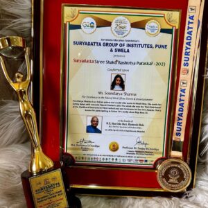 Soundarya Sharma Instagram - It is my honour and privilege to receive the prestigious Stree Shakti Rashtriya Puruskar at the governor’s house by the Honorable Governor of Maharashtra! मैं इस अवार्ड को बहुत प्राथमिकता देती हूँ।और इस सम्मान को नतमस्तक होकर स्वीकार करती हूँ ।मैं धन्यवाद देती हूँ H.E. Governor Of Maharashtra, Shri Ramesh Bais जी और Suryadutta group of institutes के chairman Dr. Sanjay B. Choradiya जी का, जिन्होंने मुझे #StreeShaktiRashtriyaPuruskar -2023 से सम्मानित किया। मैं कोशिश करूँगी की इसके साथ जो मुझे उत्तरदायित्व मिला है, उसे मैं बखूबी निभाऊँ।🙏😍