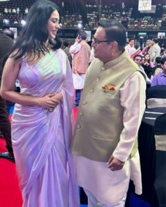 Soundarya Sharma Instagram - चाँदनी ओ मेरी चाँदनी.. 
just doing चाँदनी things… 💜💓💟

For @lokmat #MaharashtrianOfTheYear Awards2023 
Thank you @vijayjdarda ji and  @lokmat for having me! 

Styled by: @nidhikurda 
Lensed by: @anshul.varshney_ 
@filmygyanstudio