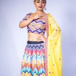 Sreejita De Instagram – 🌟 Weaving a colorful tapestry of tradition, fashion, and grace. 🌈✨

🎬Shot & Edited by @ashmaneditors
Wearing: @pariscreation7 

#sreejitade #traditional #indianoutfit #photoshoot #style #viral #explorepage #trending