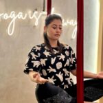 Sunita Gogoi Instagram - Be yourself and there is no one better , @aulayaa_yogastudio @yoga_with_rupesh #aerialyoga #aerialarts #aerialsilks #yoga #yogaistheway #meditation #cookwithcomali #sunitacwc#cookwithcomalifame #yogaforall #yogaforlife #yogalifestyle #glow #vijaytvsunita #vijaytv Aulayaa Yoga Studio