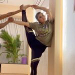 Sunita Gogoi Instagram - Strength and Growth comes with Consistency #yoga #aerialyoga #aerialarts #aerialsilks #backbending #cookwithcomali #cookwithcomalifame #sunitacwc #cwcsunita #yogaforall #yogalifestyle #glow #vijaytvsunita #vijaytv Aulayaa Yoga Studio