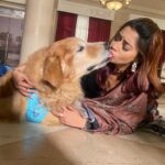 Tina Datta Instagram - A hug that takes away all my stress and worries... My baby boy!! ❤️ . . . #FamilyDatta #FamilySunday #EklaChaloRe #WarriorPrincess #HumRaheNaRaheHum #dogsofinstagram #petlovers #doglover #tinadatta Umbergaon
