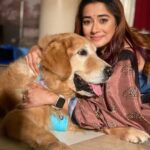 Tina Datta Instagram - A hug that takes away all my stress and worries... My baby boy!! ❤️ . . . #FamilyDatta #FamilySunday #EklaChaloRe #WarriorPrincess #HumRaheNaRaheHum #dogsofinstagram #petlovers #doglover #tinadatta Umbergaon
