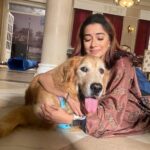 Tina Datta Instagram - A hug that takes away all my stress and worries... My baby boy!! ❤️ . . . #FamilyDatta #FamilySunday #EklaChaloRe #WarriorPrincess #HumRaheNaRaheHum #dogsofinstagram #petlovers #doglover #tinadatta Umbergaon