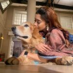 Tina Datta Instagram - A hug that takes away all my stress and worries... My baby boy!! ❤️ . . . #FamilyDatta #FamilySunday #EklaChaloRe #WarriorPrincess #HumRaheNaRaheHum #dogsofinstagram #petlovers #doglover #tinadatta Umbergaon