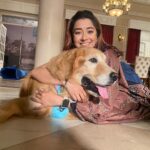 Tina Datta Instagram - A hug that takes away all my stress and worries... My baby boy!! ❤️ . . . #FamilyDatta #FamilySunday #EklaChaloRe #WarriorPrincess #HumRaheNaRaheHum #dogsofinstagram #petlovers #doglover #tinadatta Umbergaon